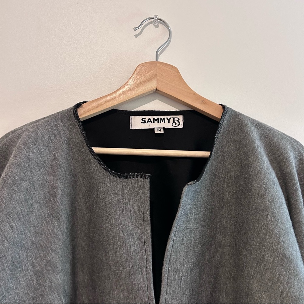 Sammy B Cropped Long Sleeve Gray Blouse Size Medium Art To Wear Oversized - Picture 2 of 7